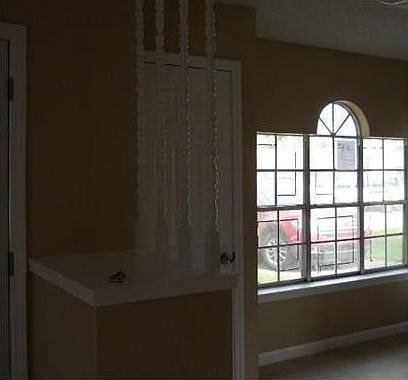 5th image of 2208 Williamsburg Dr