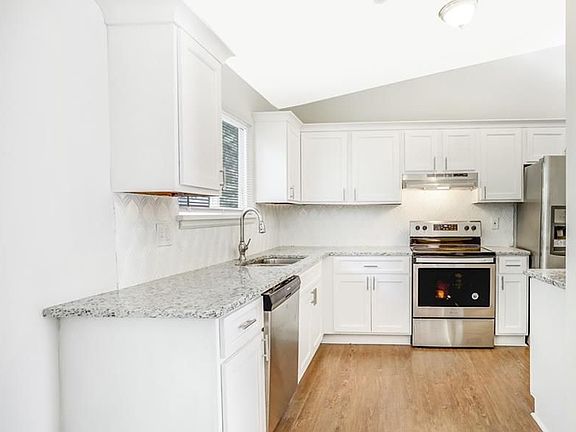 4th image of 715 Hairston Crossing Ct