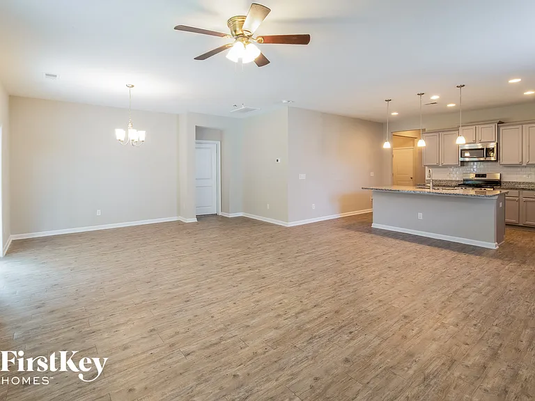 510 Wayton Cir — Photo 2