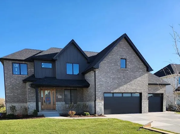 9417 Sweetspire Place St, Saint John, IN 46373