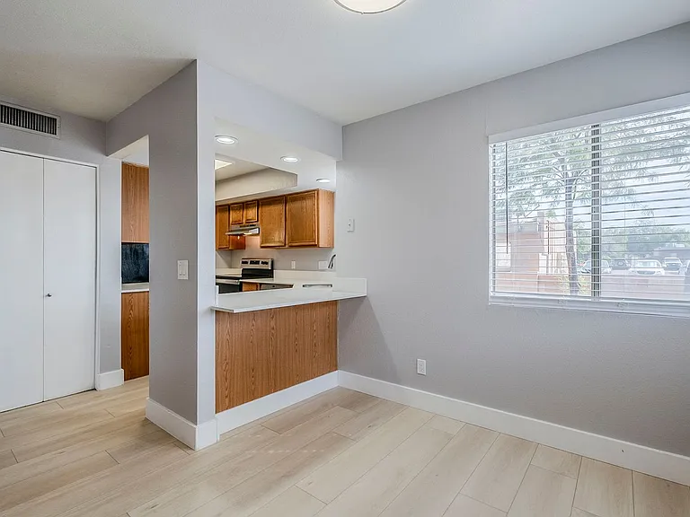 The Block on H — Photo 35