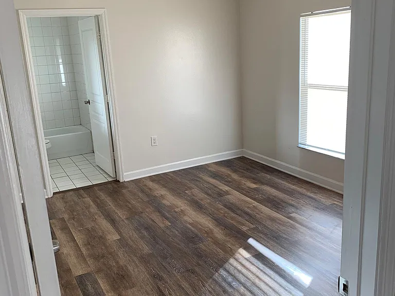 1606 Avenue D — Photo 13