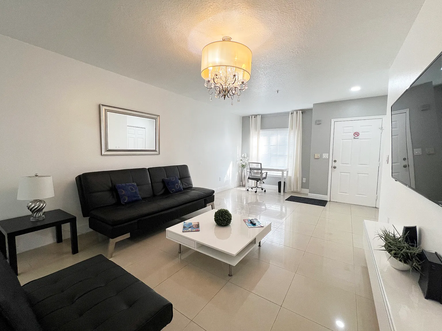 1 bed, 730 sqft, $2,700 — Photo 3