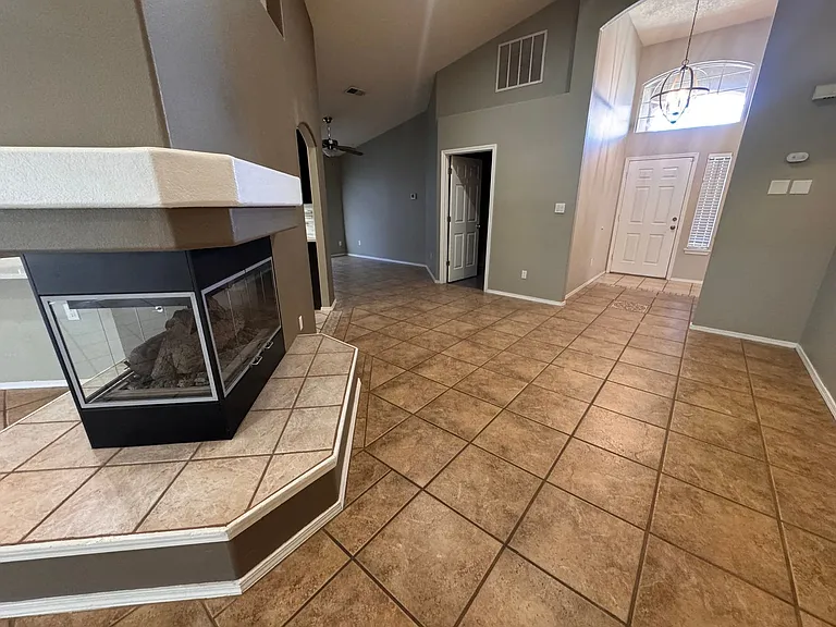9701 Tapatio Dr NW — Photo 10