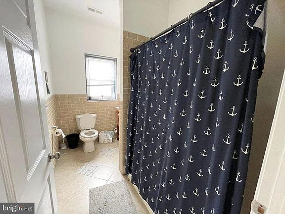 5th image of 4631 Locust St