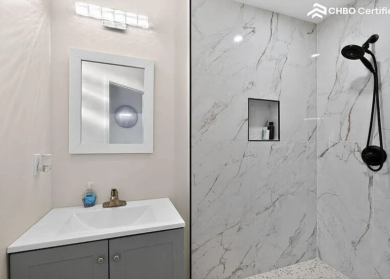 Full bathroom conveniently located near the secondary rooms