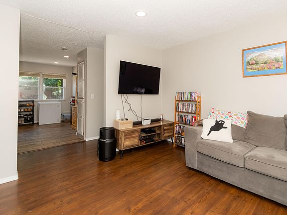 5th image of 900 E Kirkwood Drive