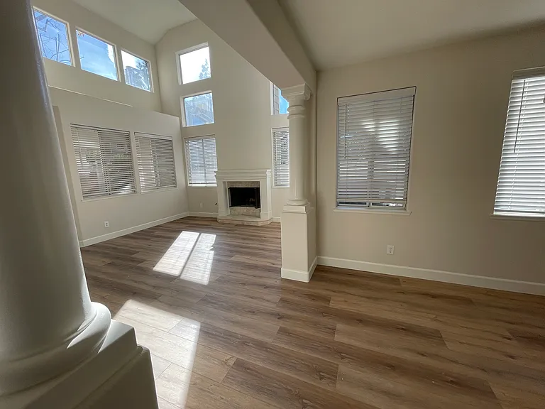 1067 Terrace Hill Cir — Photo 4