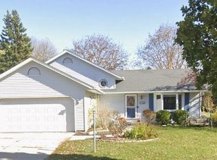 3122 Rolling Ridge Dr, Waukesha, WI 53188