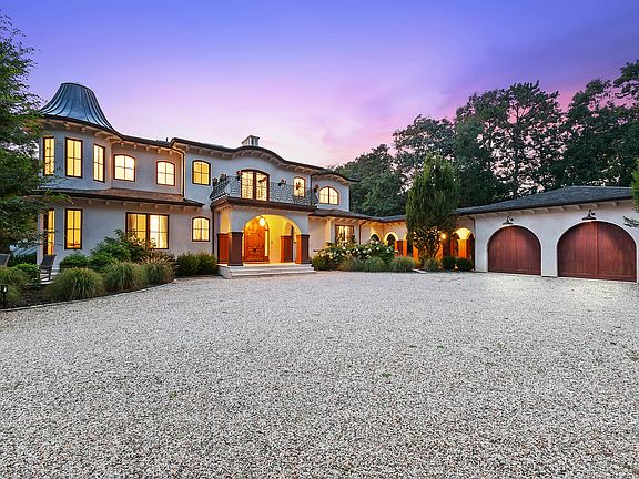 2nd image of 2 Oakwood Ct