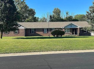 1052 W Creek Ridge Dr, Fountaintown, IN 46130