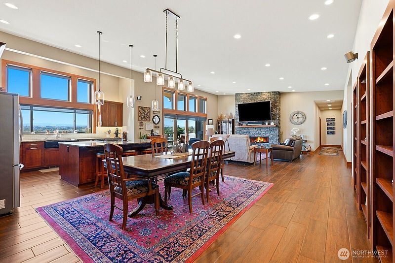 4th image of 2497 E Selah Road