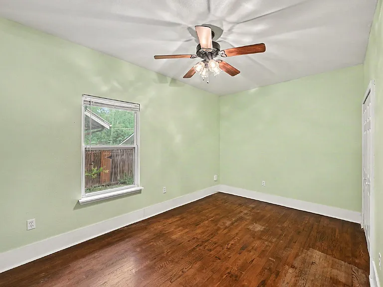 130 Groveland Pl — Photo 12