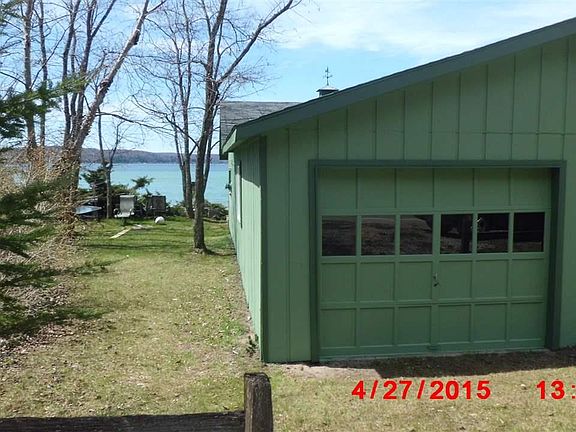 4th image of 3925 Crystal Dr