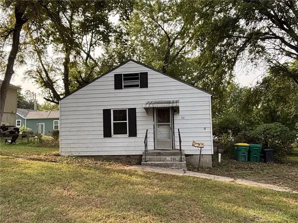 210 Coronado Rd, Bonner Springs, KS 66012