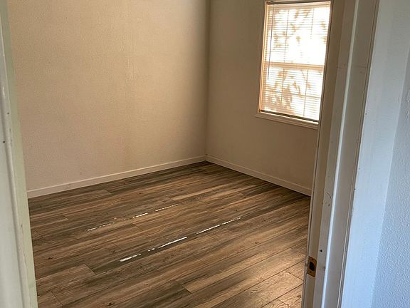 4th image of 3501 Oak Hill Dr