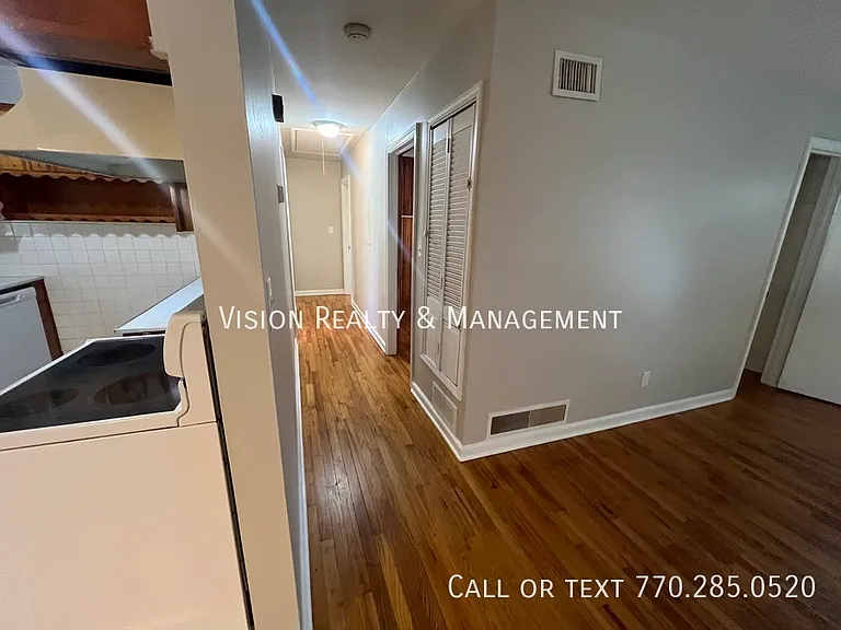 1148 Center St SW — Photo 20