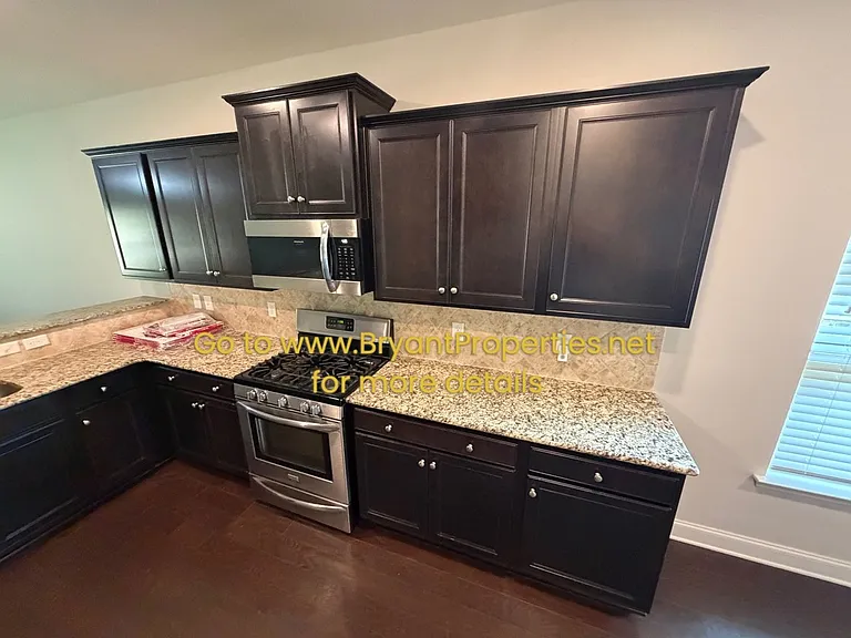 285 Blackthorn Ln — Photo 8