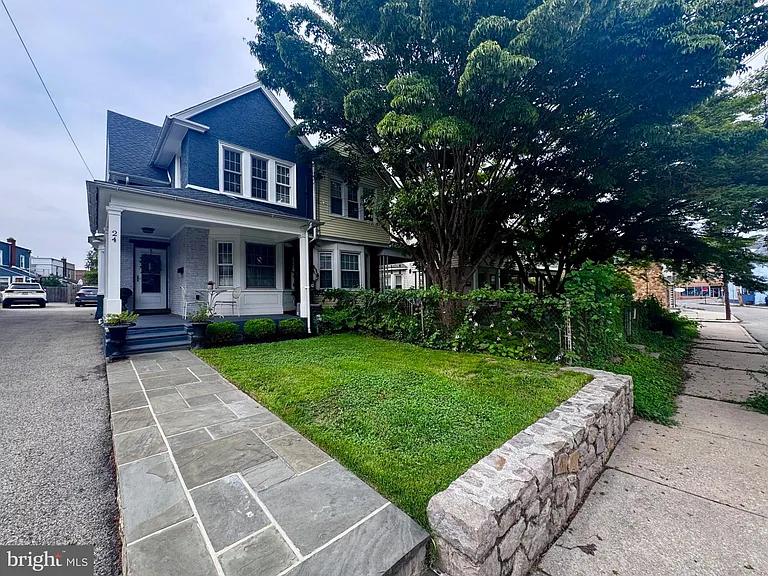 24 Thomas Ave — Photo 2