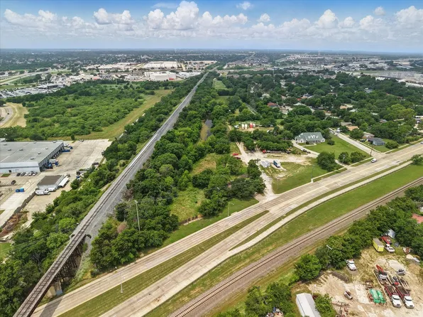 1205 N Mill St, Lewisville, TX 75057