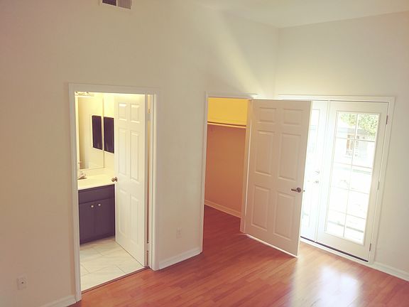 3rd image of 4343 Ventura Canyon Ave Ph 7