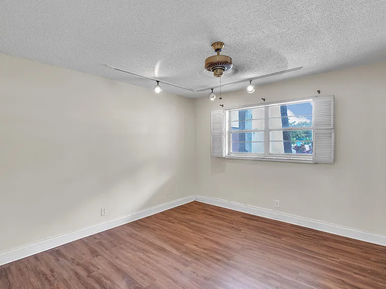 5900 NW 44th St #106 — Photo 12