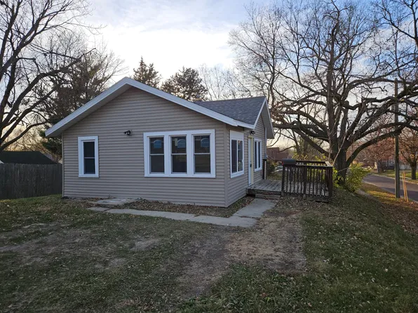 1548 E 33rd St, Des Moines, IA 50317