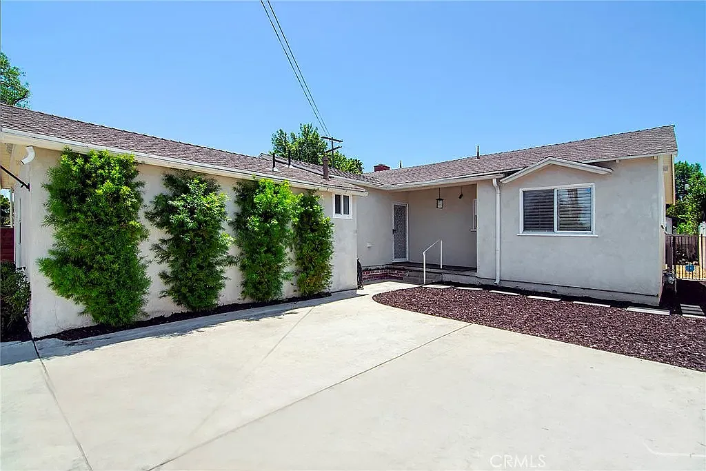 22602 Victory Blvd — Photo 1