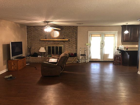 5th image of 30 E Greenfield Dr
