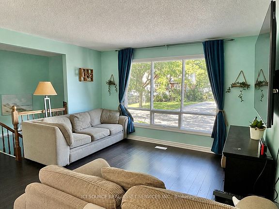 5th image of 34 Grantham Ave S
