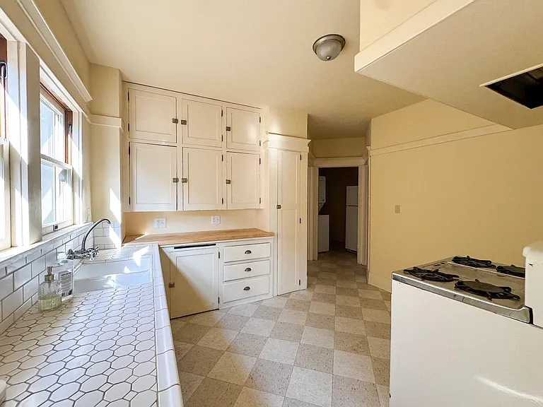 1123 Marion Ave — Photo 38