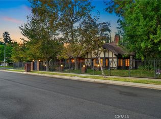 17555 Embassy Dr, Encino, CA 91316