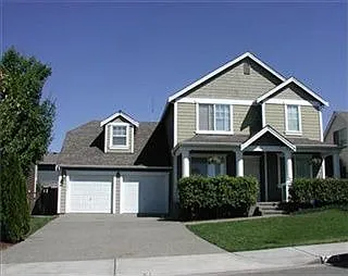 3105 Maplewood Cir NE photo 1