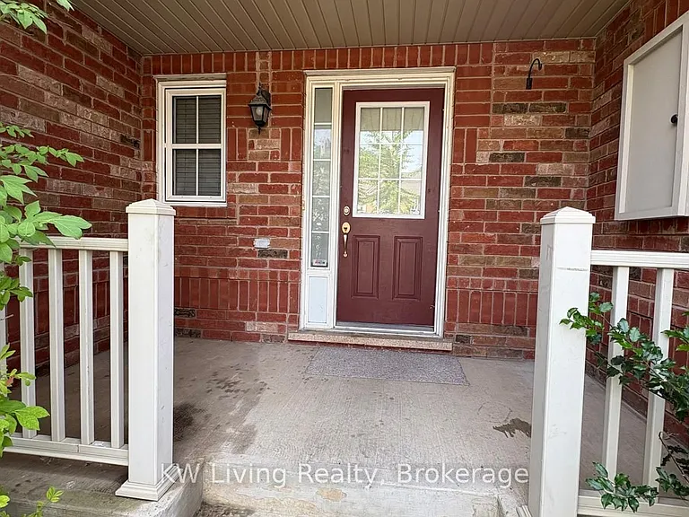 52 Dougherty Cres — Photo 2