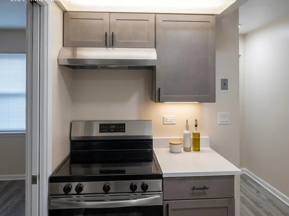 1324 Tinker Way, Glenview, IL