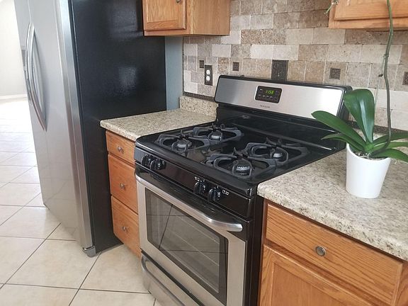 3rd image of 1310 Country Club Cir