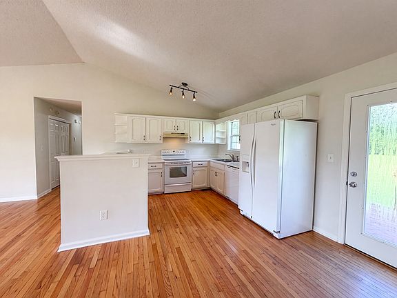 2nd image of 1112 Claire Dr