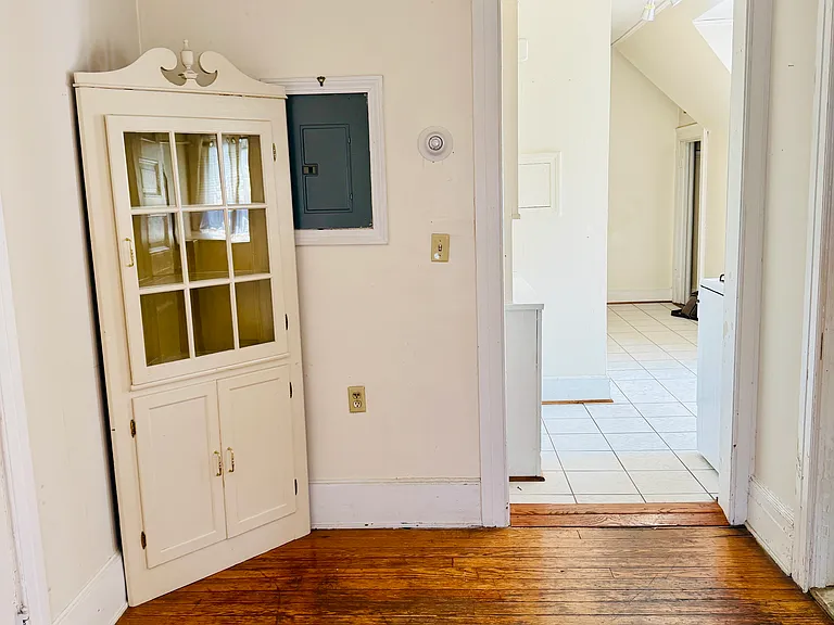 469 Whitney Ave #8 — Photo 5