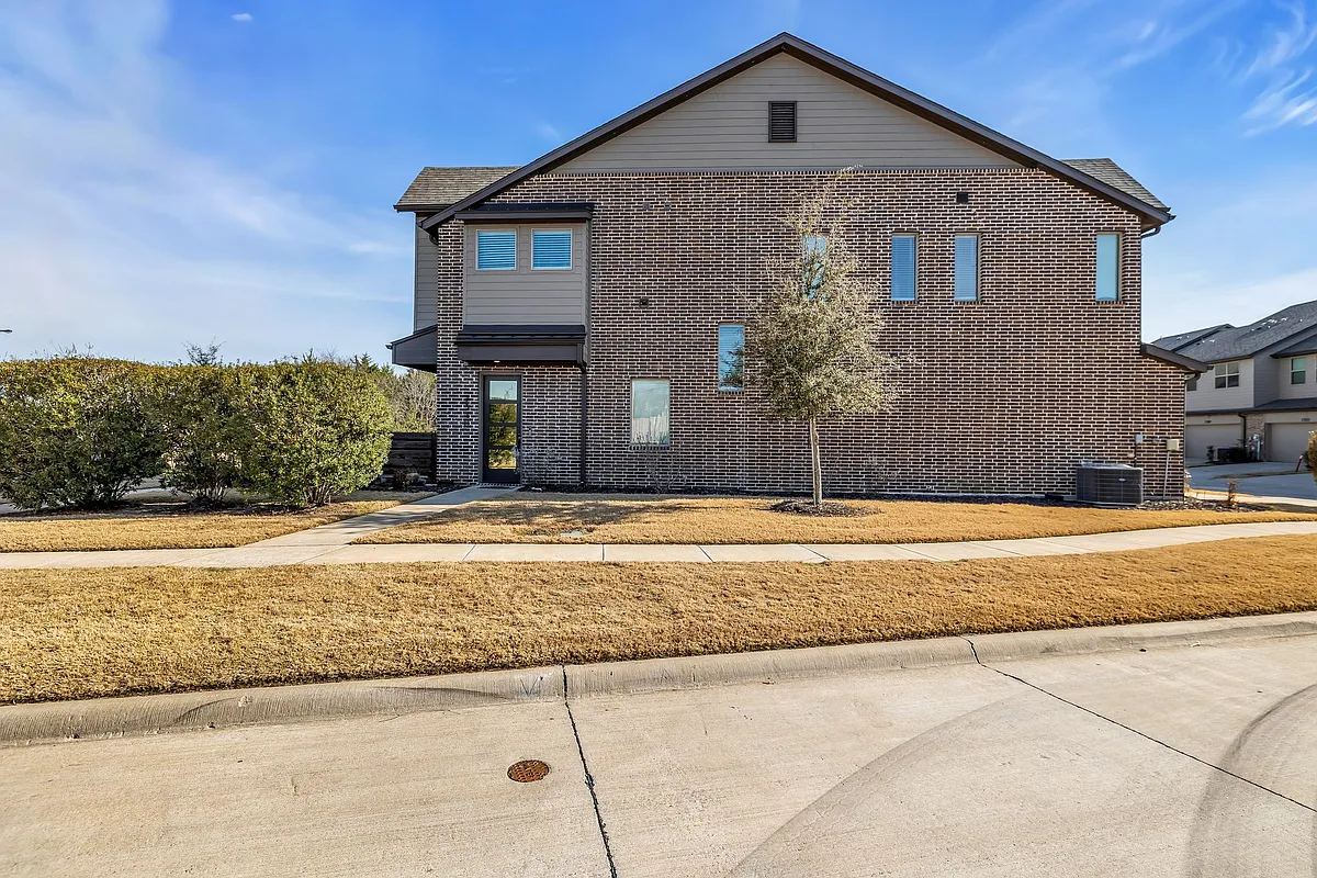 Building Photo - 7310 Concha Dr
