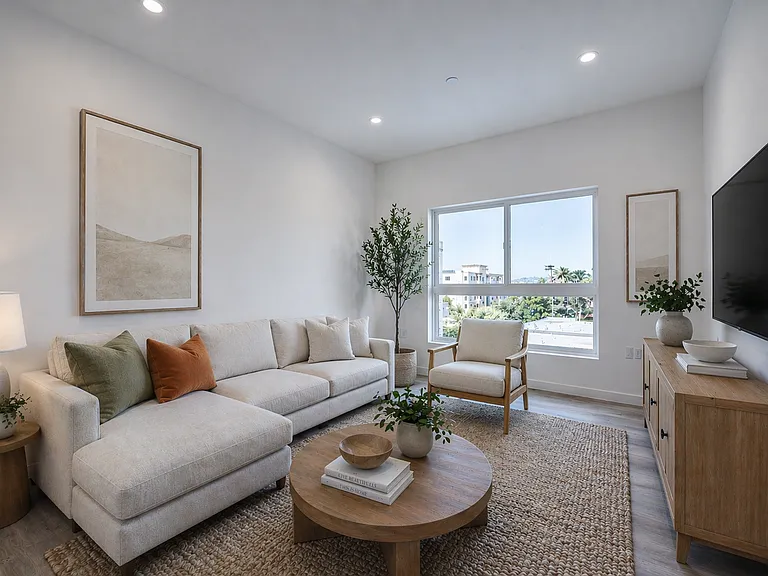 5122 W Maplewood Ave — Photo 3