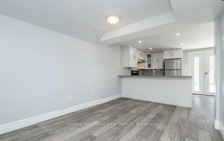 33 A Grove St E #LOWER — Photo 6