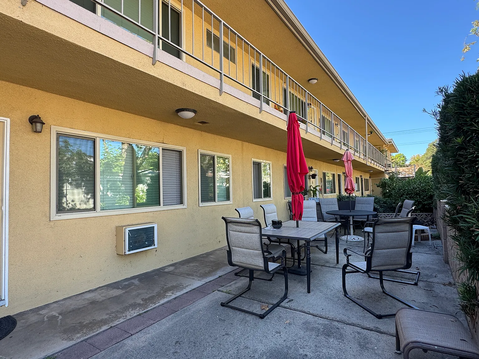 2 bed, 800 sqft, $2,000 — Photo 3