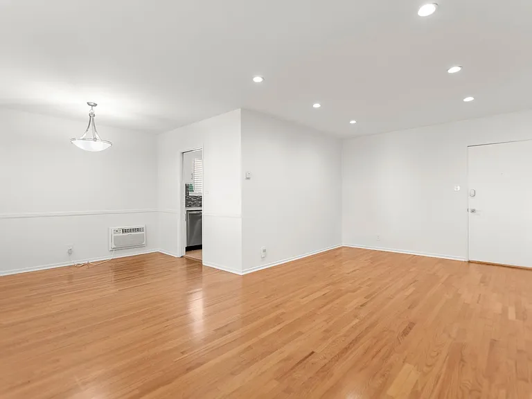 (El/Eu/Yo:B) 325 S. Rexford Drive — Photo 7