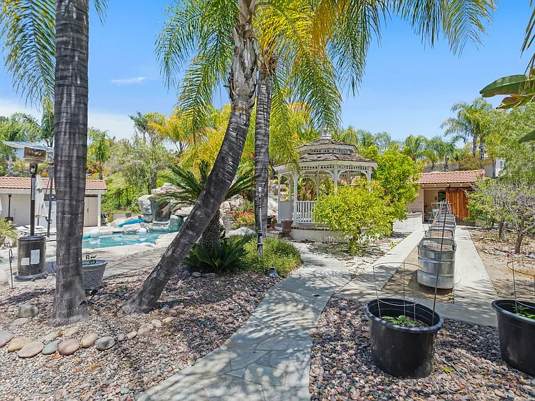 31500 Britton Cir — Photo 12