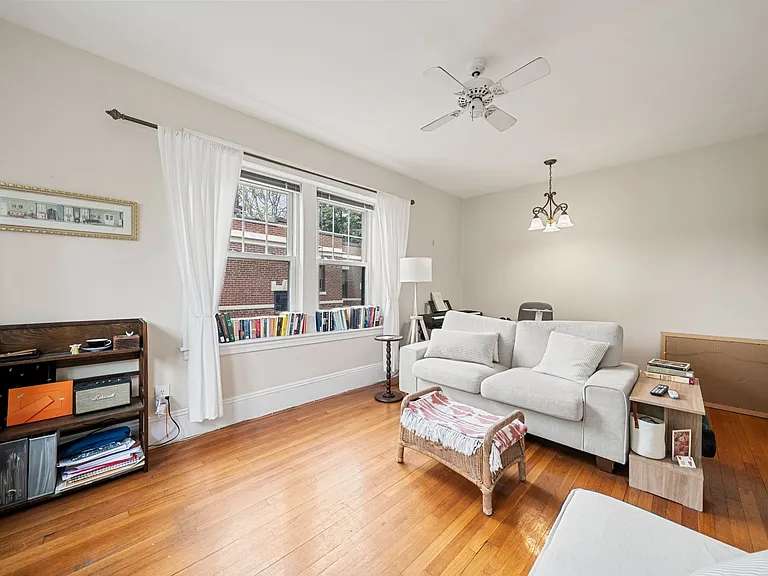 592 Washington St #5 — Photo 4
