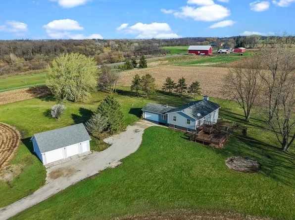 7164 Hospital ROAD, Burlington, WI 53105