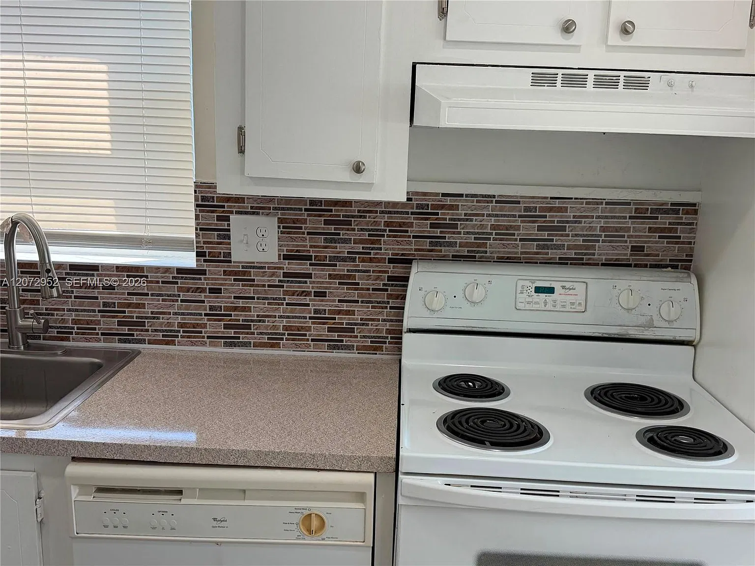 Sands Point Condominium I — Photo 2