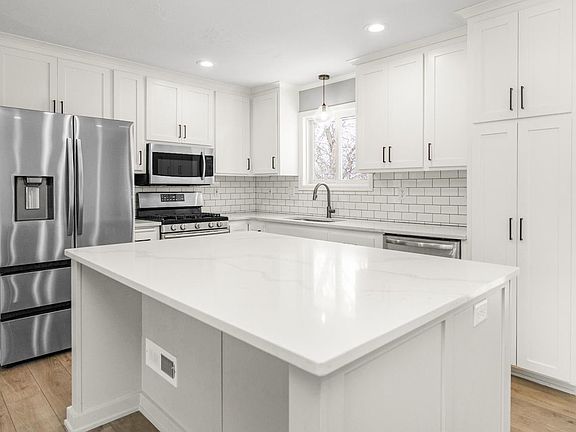 4th image of 13956 Brunswick Ave S