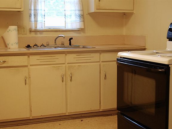 3rd image of 244 Fannin St