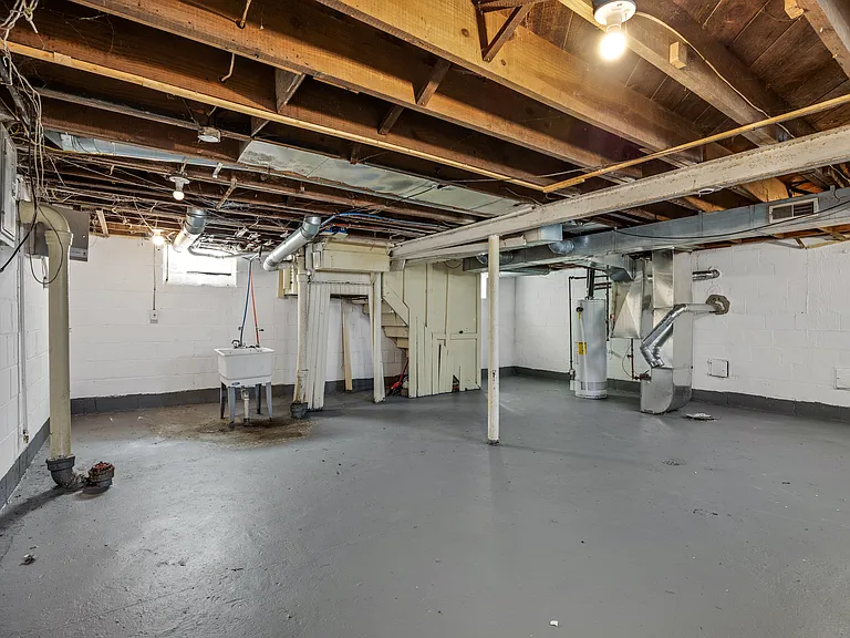15514 Saint Marys St — Photo 22